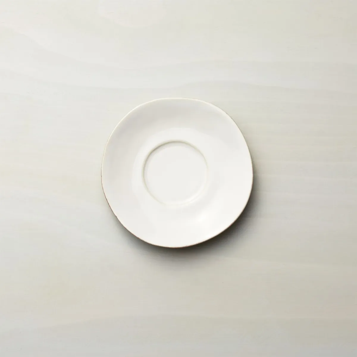 CRATE & BARREL - Plato para Taza Marin Blanco
