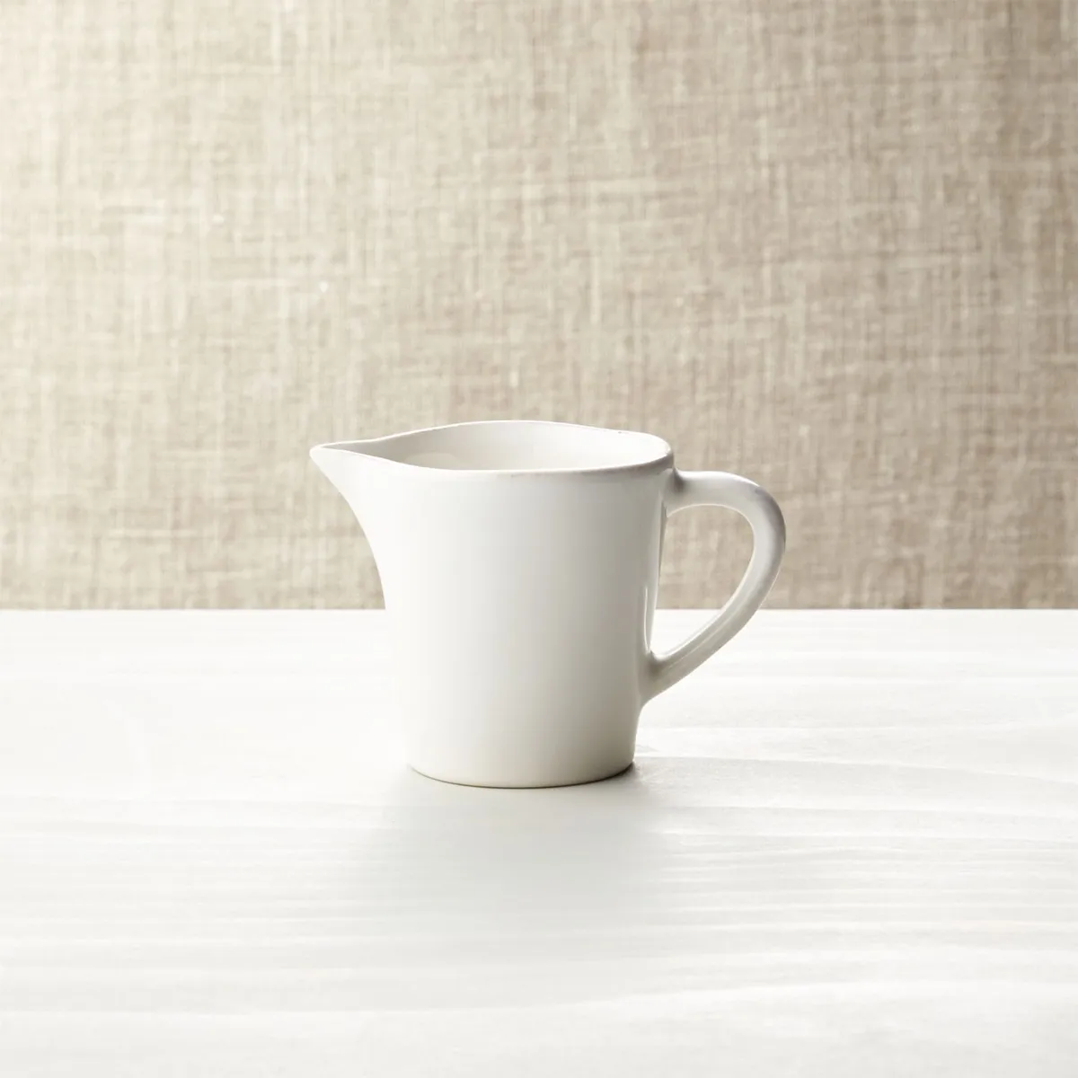 CRATE & BARREL - Cremero Marin Blanco