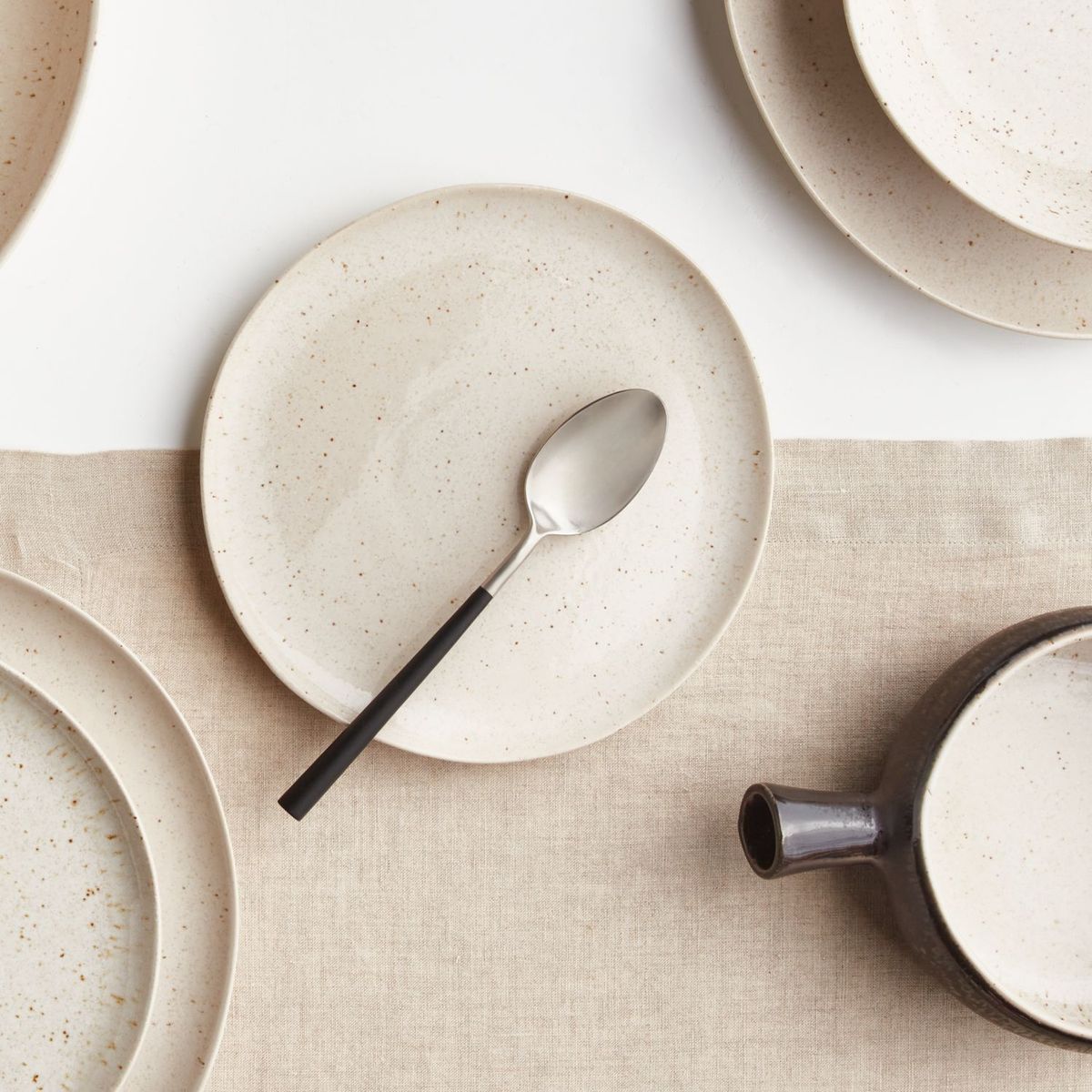 CRATE & BARREL - Plato para Ensalada Wilder