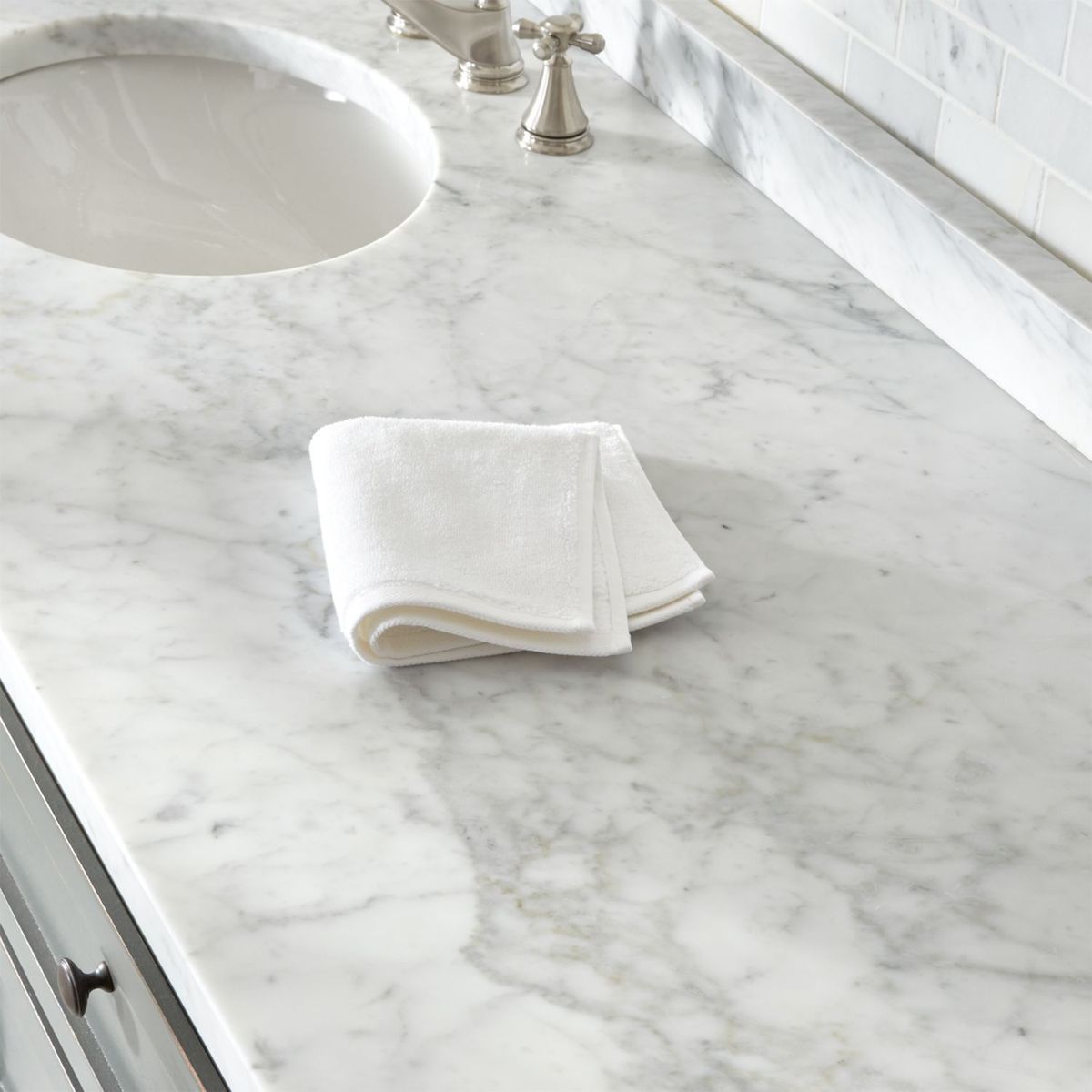 CRATE & BARREL - Toalla de Baño Gris 100% Algodón Turco 800gr