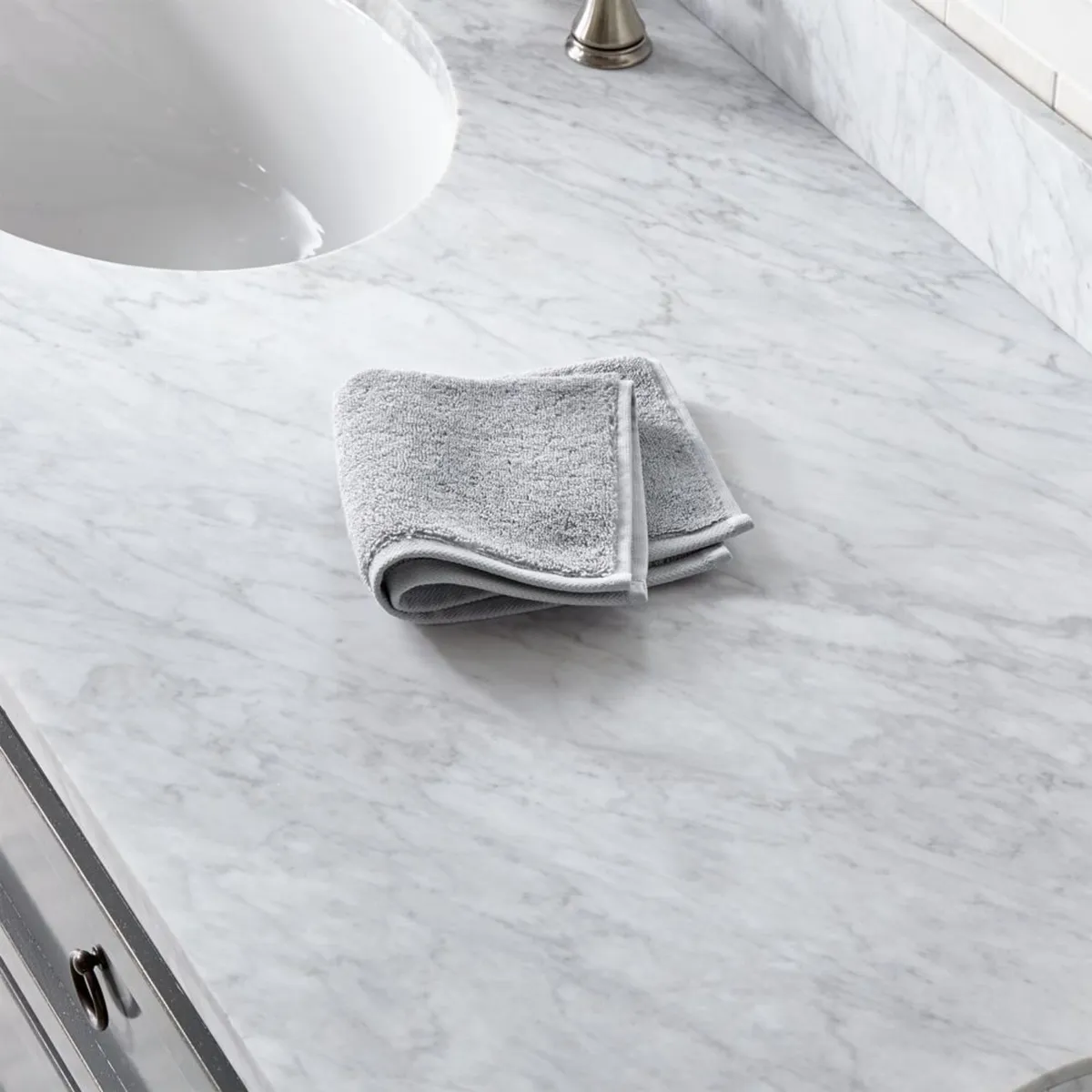 CRATE & BARREL - Toalla de Baño Gris 100% Algodón Turco 800gr