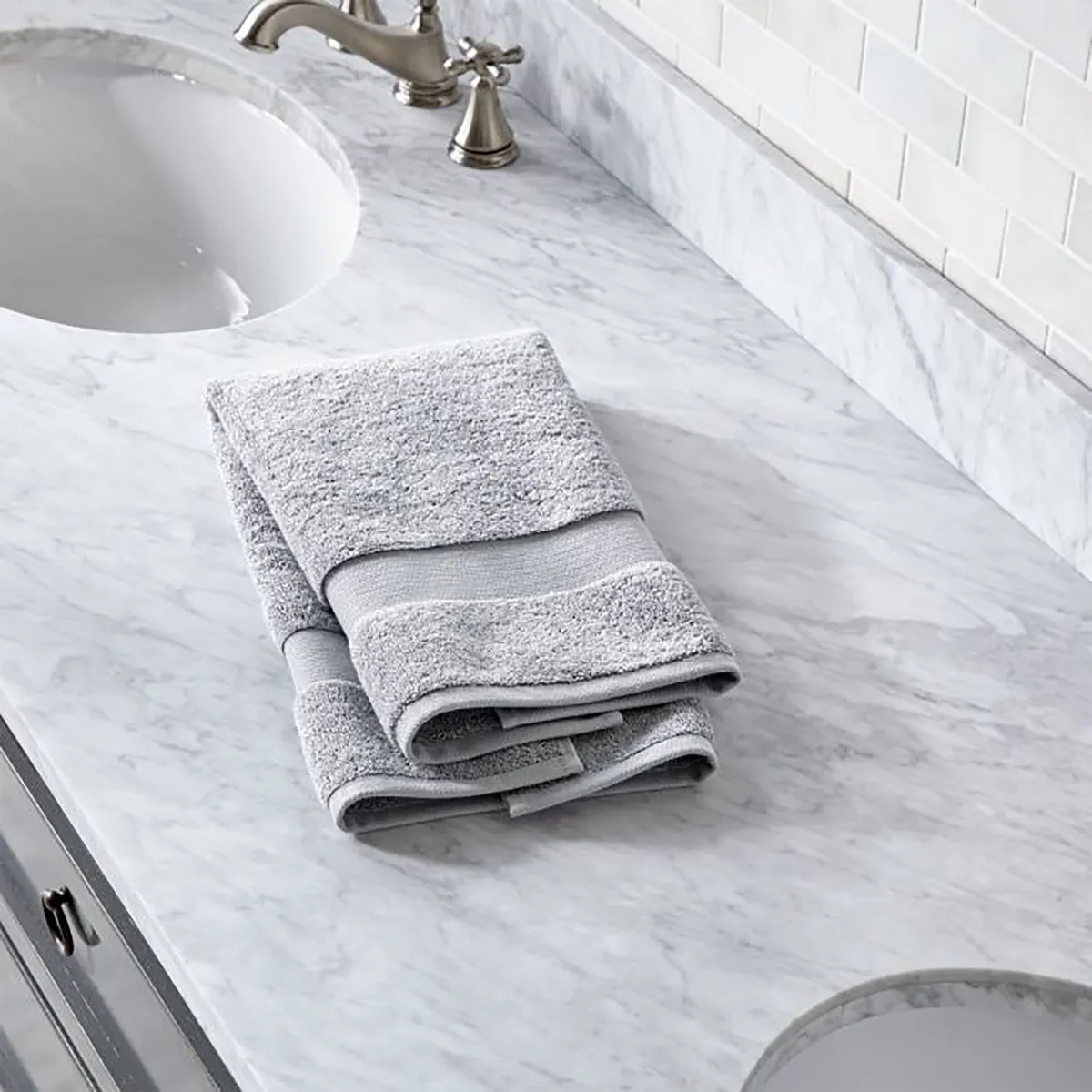 CRATE & BARREL - Toalla de Baño Gris 100% Algodón Turco 800gr