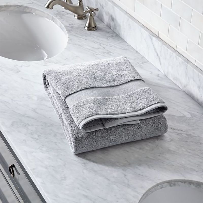 CRATE & BARREL - Toalla de Baño Gris 100% Algodón Turco 800gr