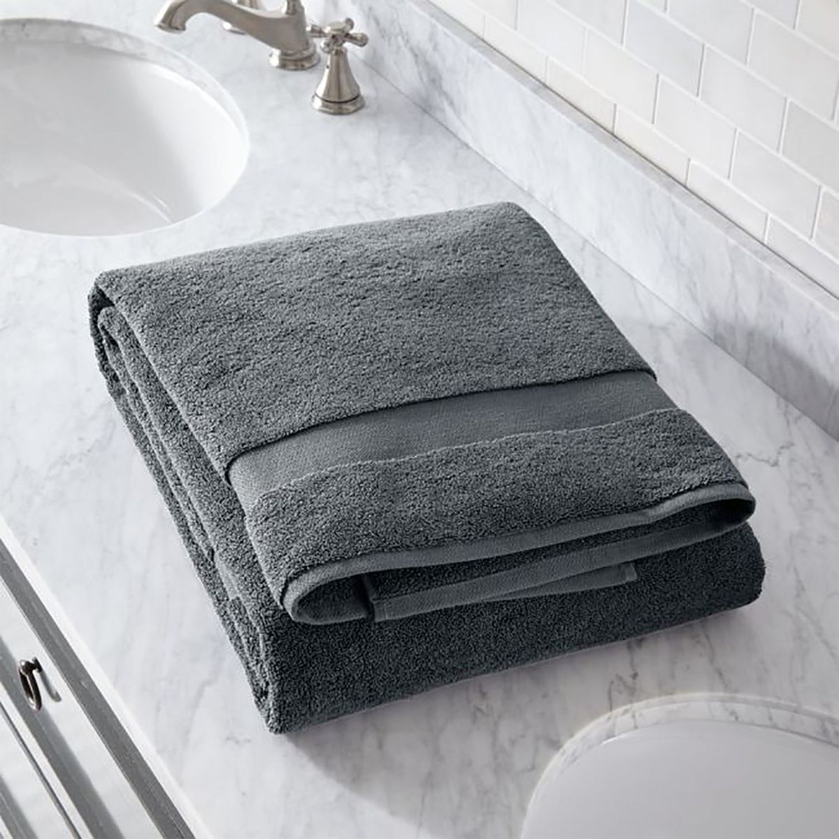 CRATE & BARREL - Toalla de Baño Gris 100% Algodón Turco 800gr