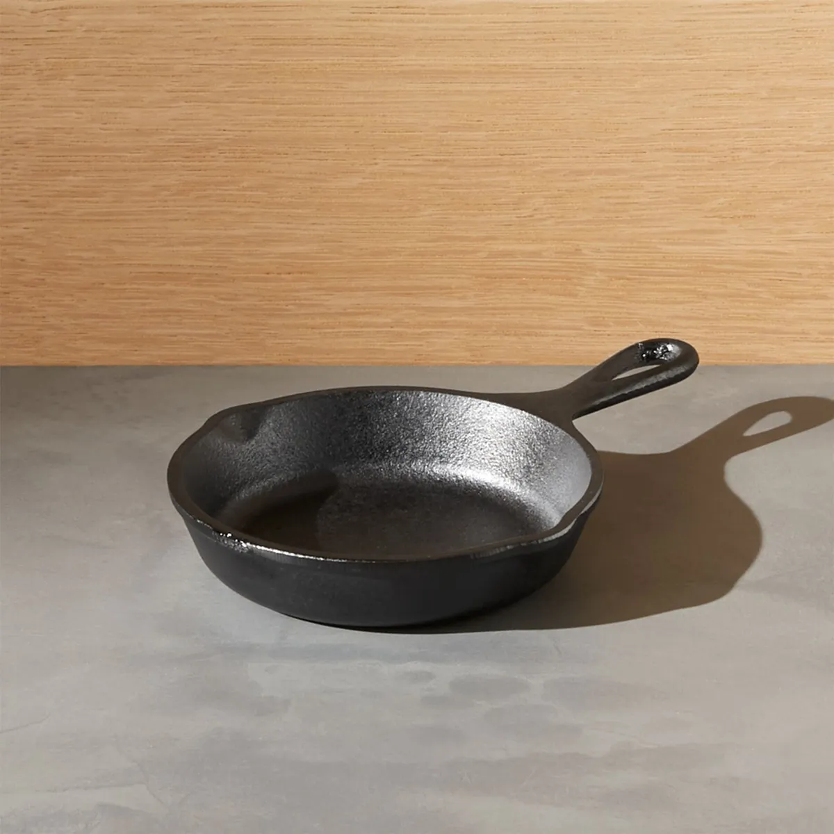 CRATE & BARREL - Sartén de Hierro Fundido Lodge