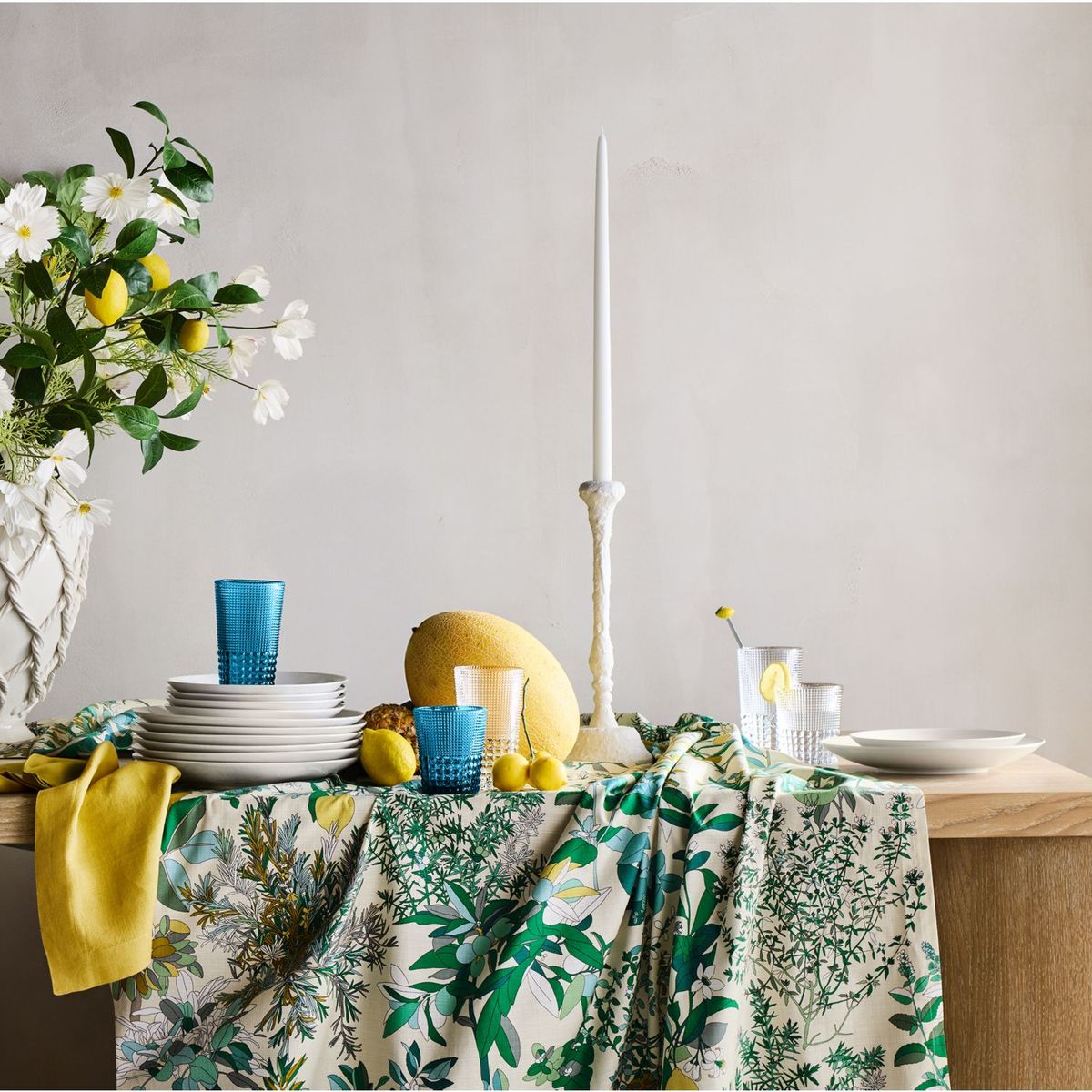 CRATE & BARREL - Candelabro Sonara 