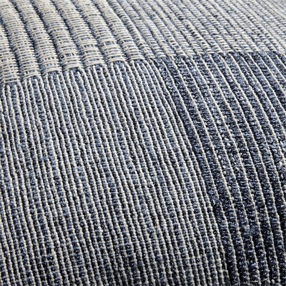 CRATE & BARREL - Cojín Texturizado para Terraza 51x51cm