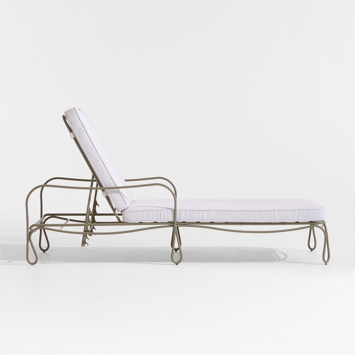 CRATE & BARREL - Reposera The Harpen By Jake Arnold