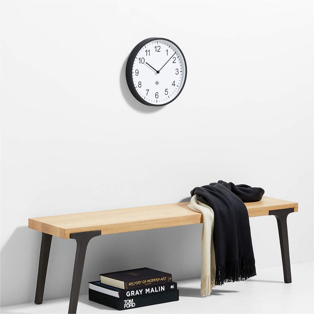 CRATE & BARREL - Reloj De Pared Redondo Con Borde Negro Newgate