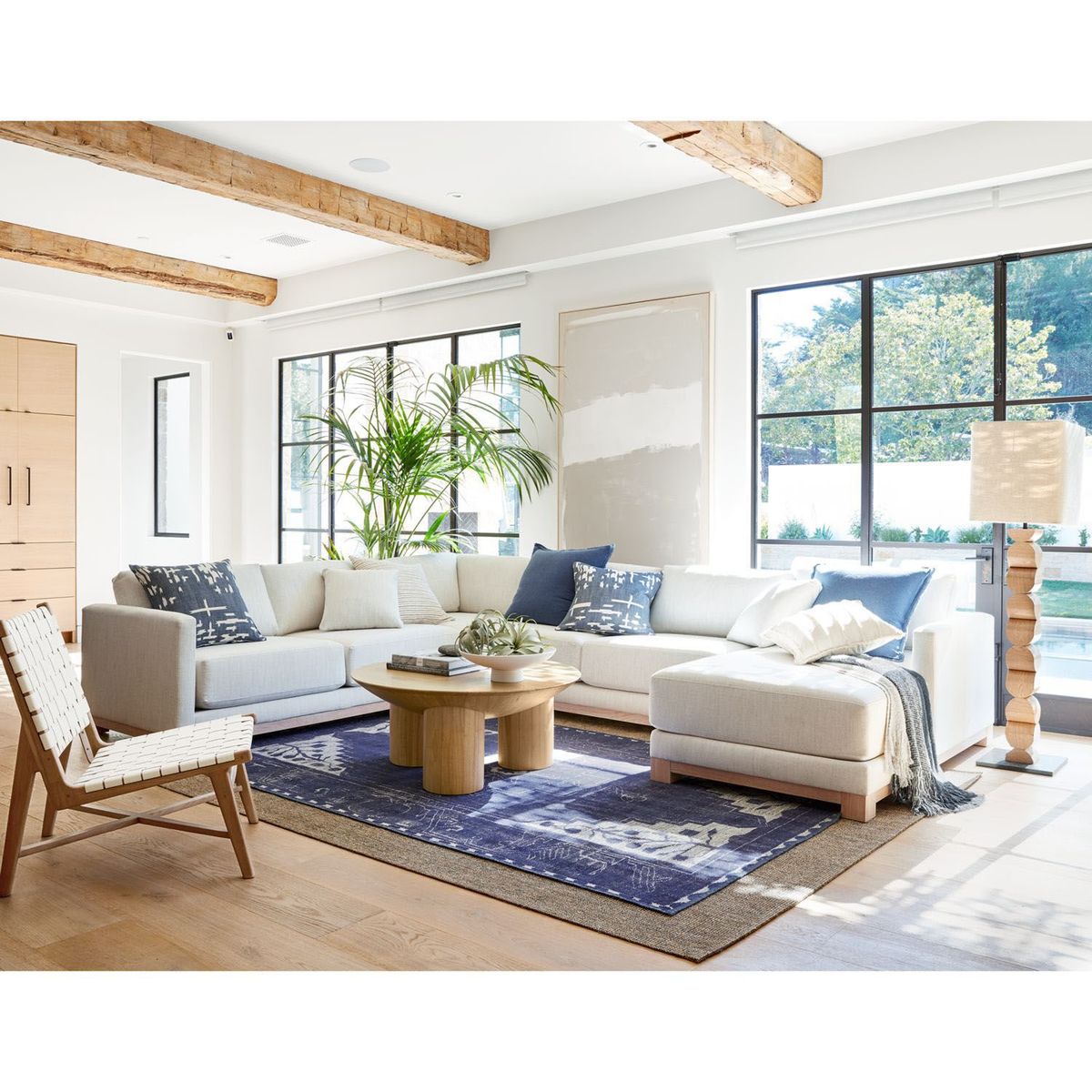 CRATE & BARREL - Butaca Accent de Cuero Taj Blanco 1 Cuerpo