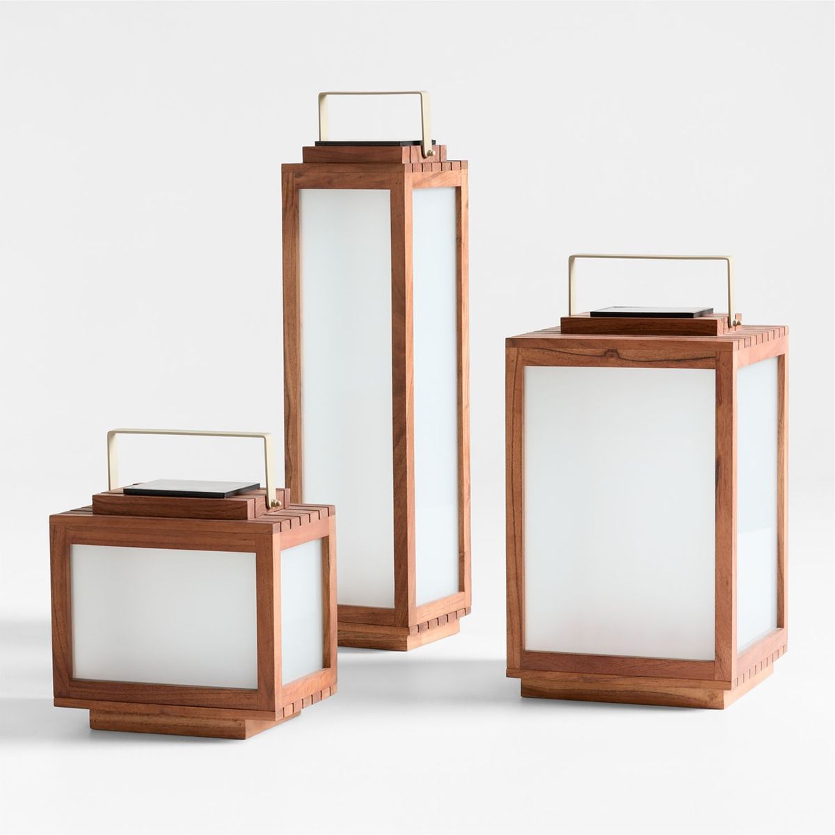 CRATE & BARREL - Farol Batten LED para Exteriores