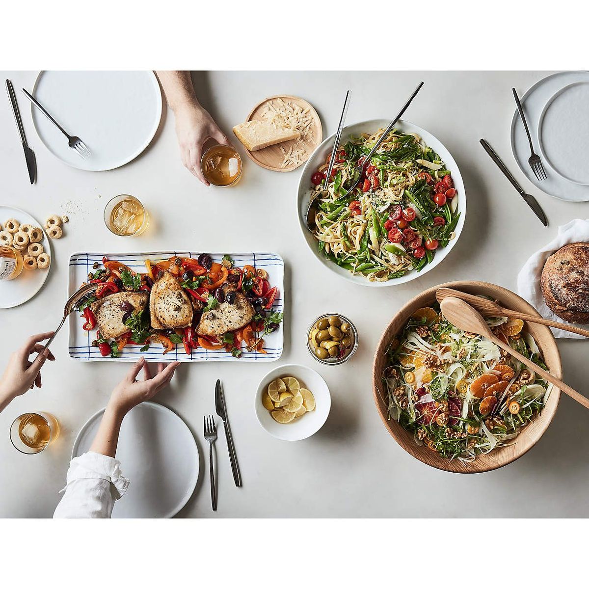 CRATE & BARREL - Bowl De Servir De Madera De Fresno Carson