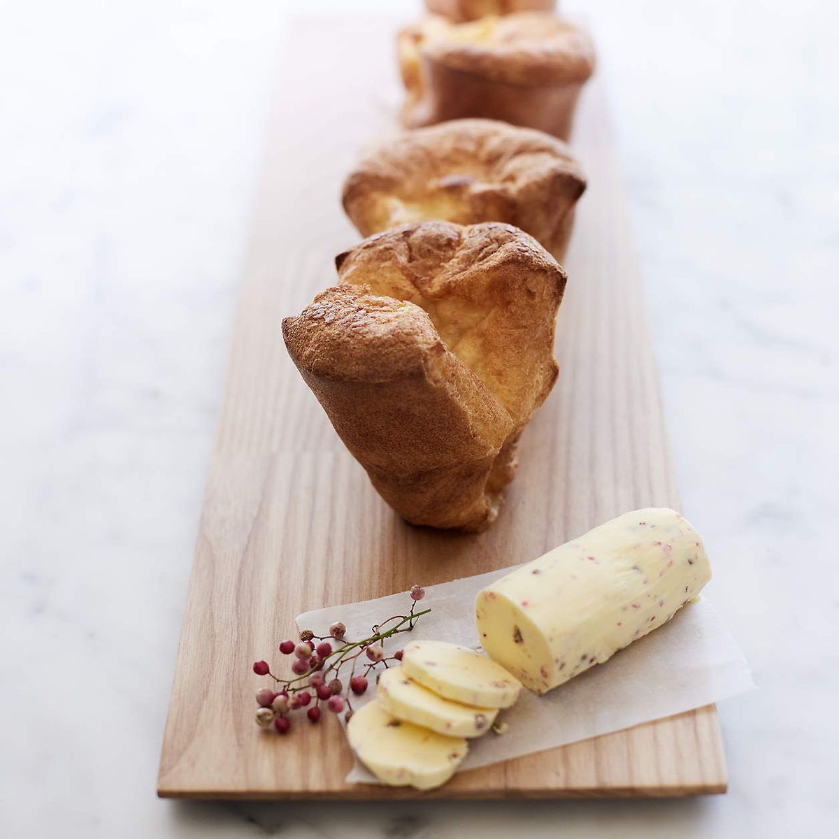 CRATE & BARREL - Tabla de Servir Carson 61cm