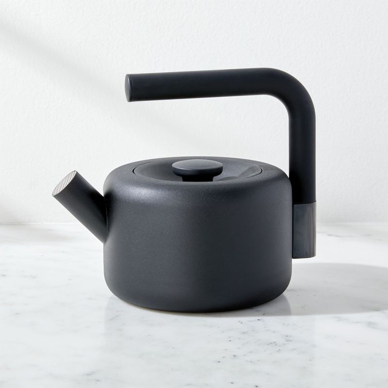 CRATE & BARREL - Tetera Clyde FELLOW