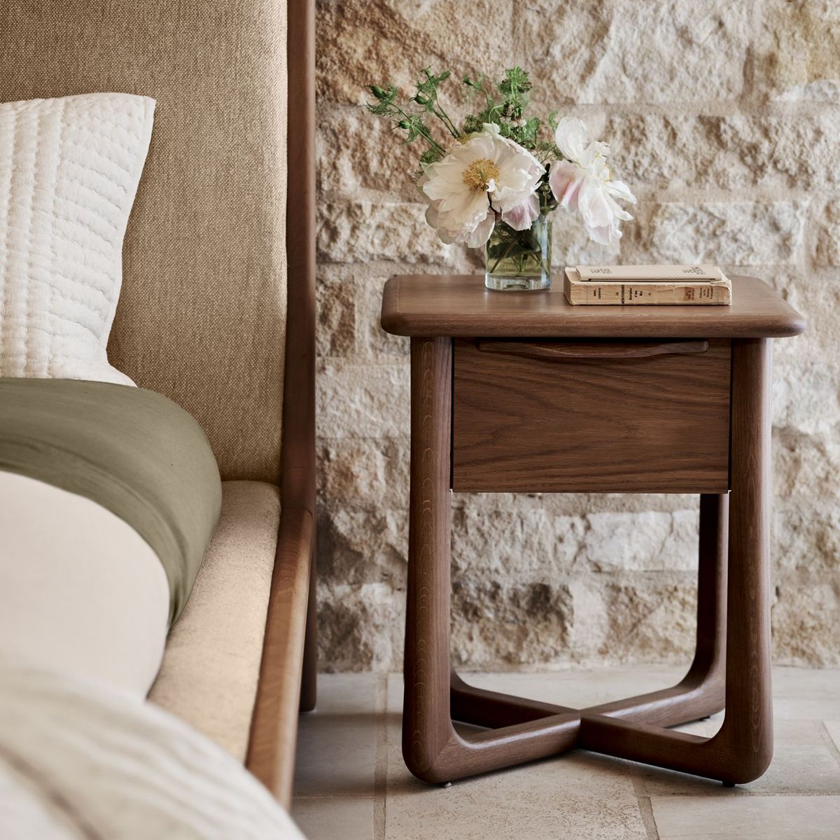 CRATE & BARREL - Mesa De Noche Alrik 1 Cajón