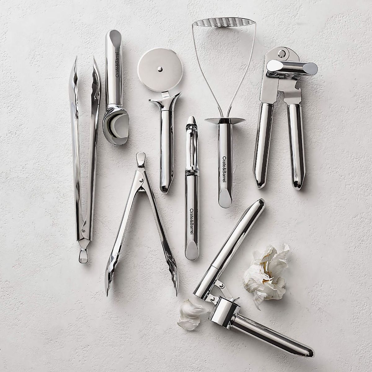 CRATE & BARREL - Prensador de Ajos de Acero Inoxidable