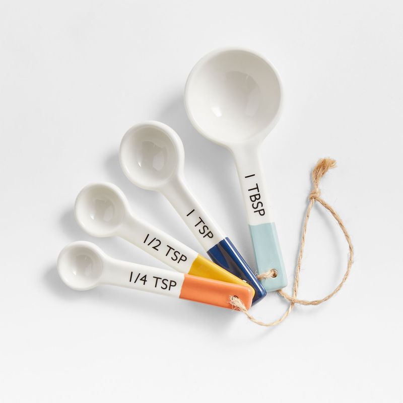 CRATE & BARREL - Cucharas Medidoras Maeve de Gres Blanco