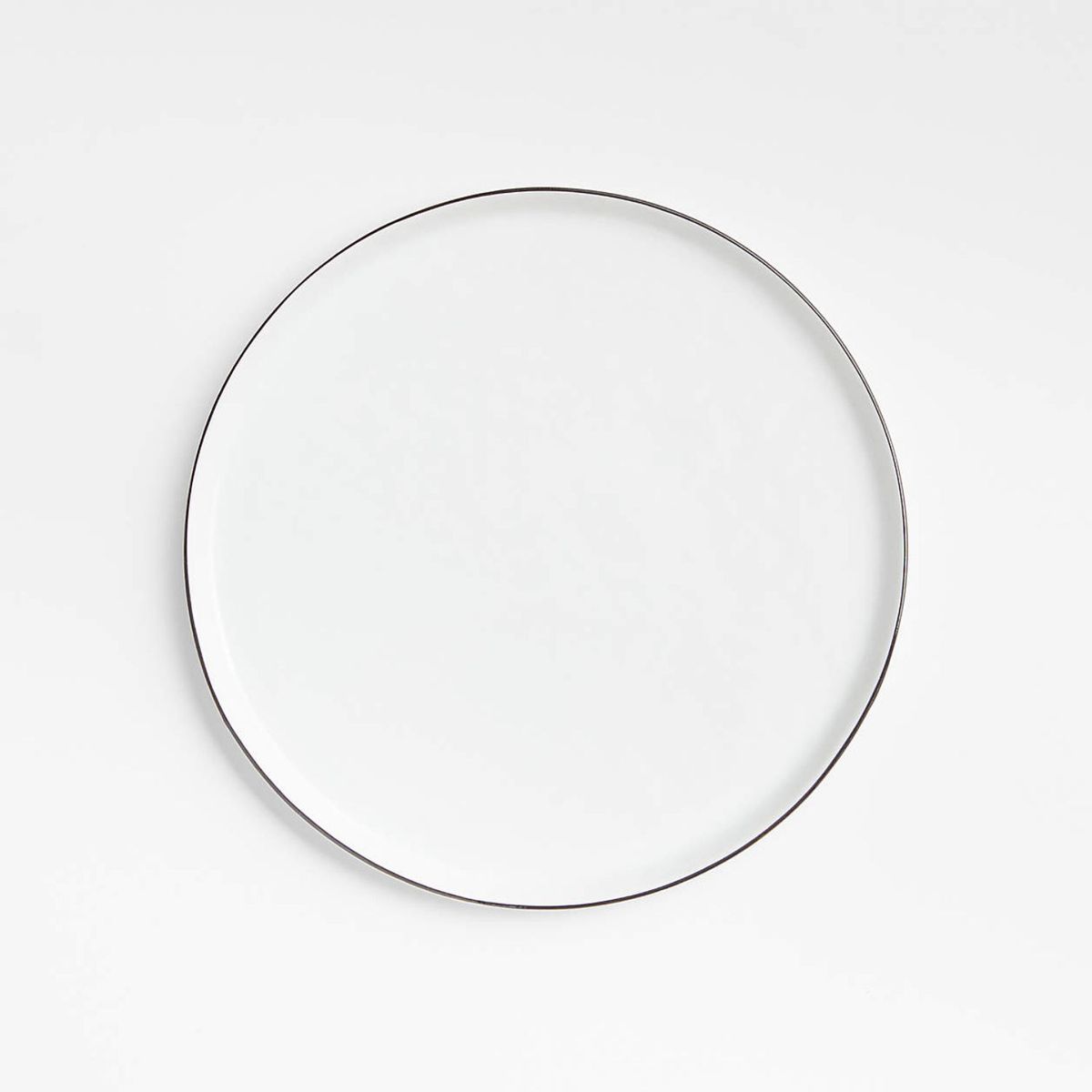 CRATE & BARREL - Plato De Ensalada De Porcelana Con Borde Negro Mercer