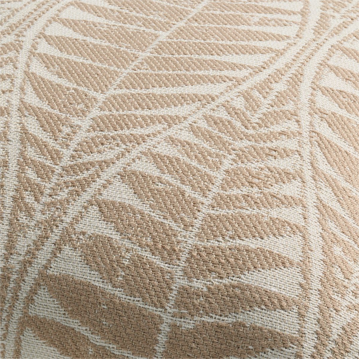 CRATE & BARREL - Cojín Mirrored Palm Para Interior/Exterior Beige 51x51cm