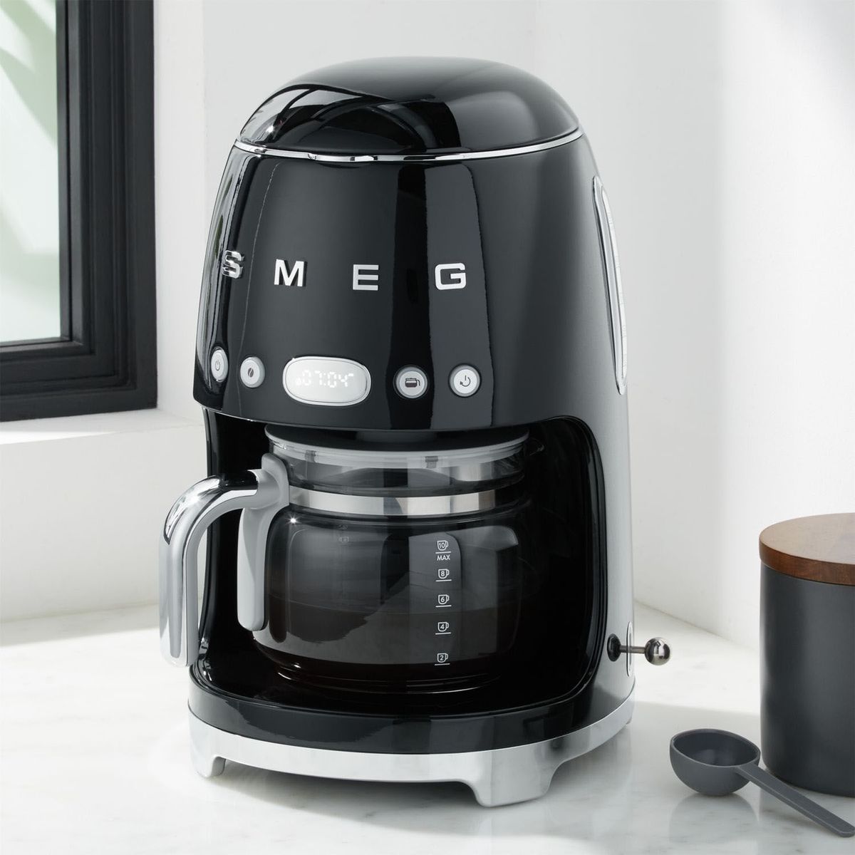 CRATE & BARREL - Cafetera de Goteo SMEG Negra