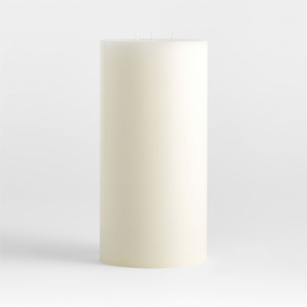 CRATE & BARREL - Vela Pillar 15x30cm