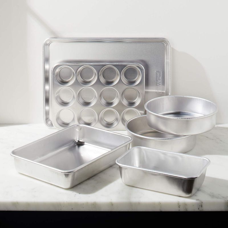 CRATE & BARREL - Set de 6 Utensilios para Hornear Nordic Ware
