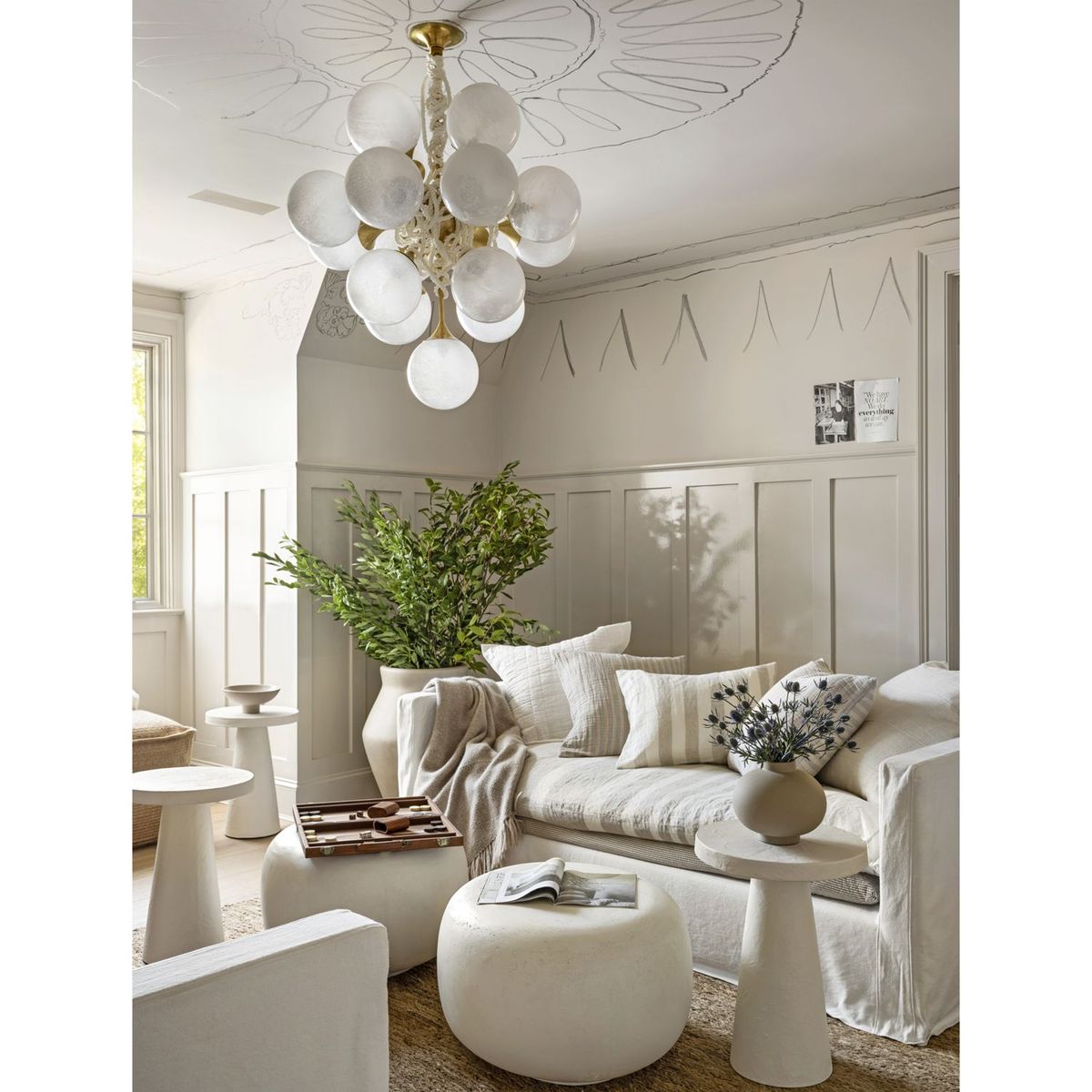 CRATE & BARREL - Mesa Auxiliar Pebble