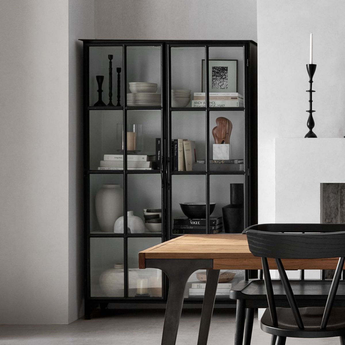 CRATE & BARREL - Gabinete Kedzie de Hierro 2 Puertas
