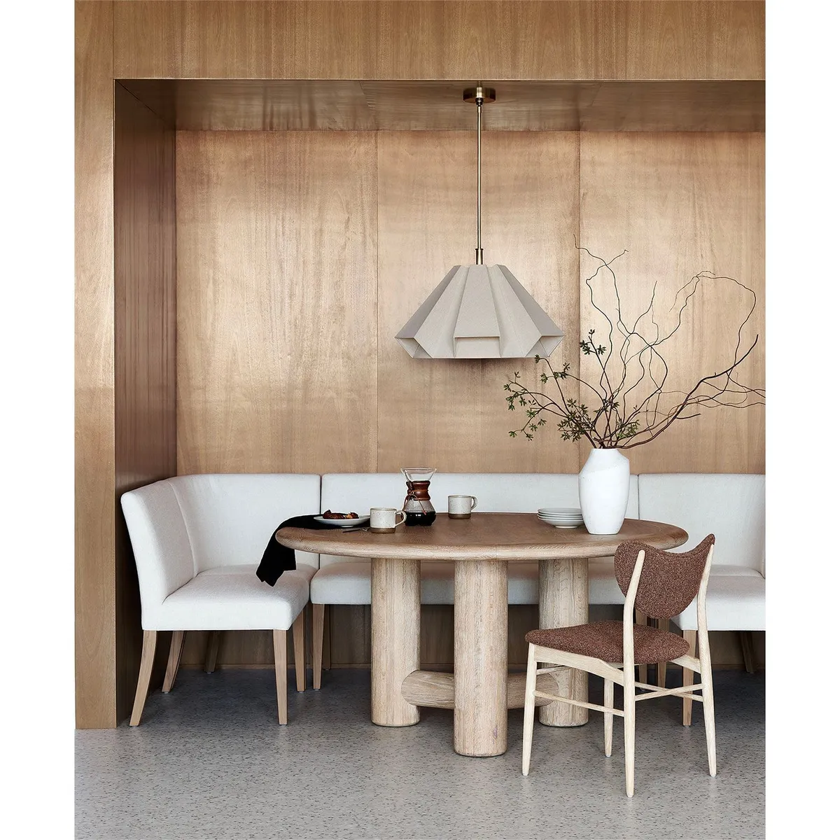 CRATE & BARREL - Mesa de Comedor Henrik de Madera de Roble Natural (6 a 8 Puestos)