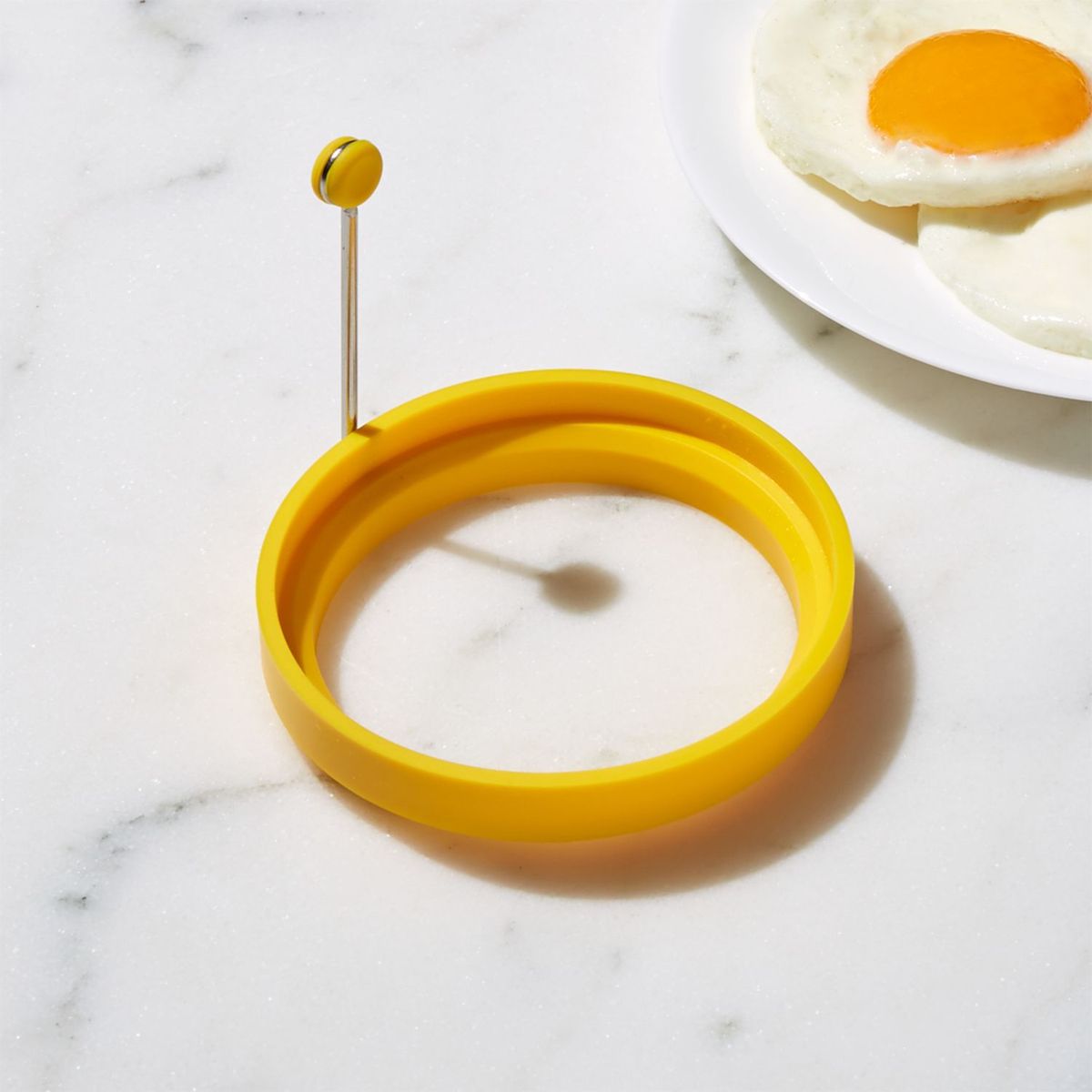 CRATE & BARREL - Anillo para Panqueque/Huevo de Silicona Amarillo