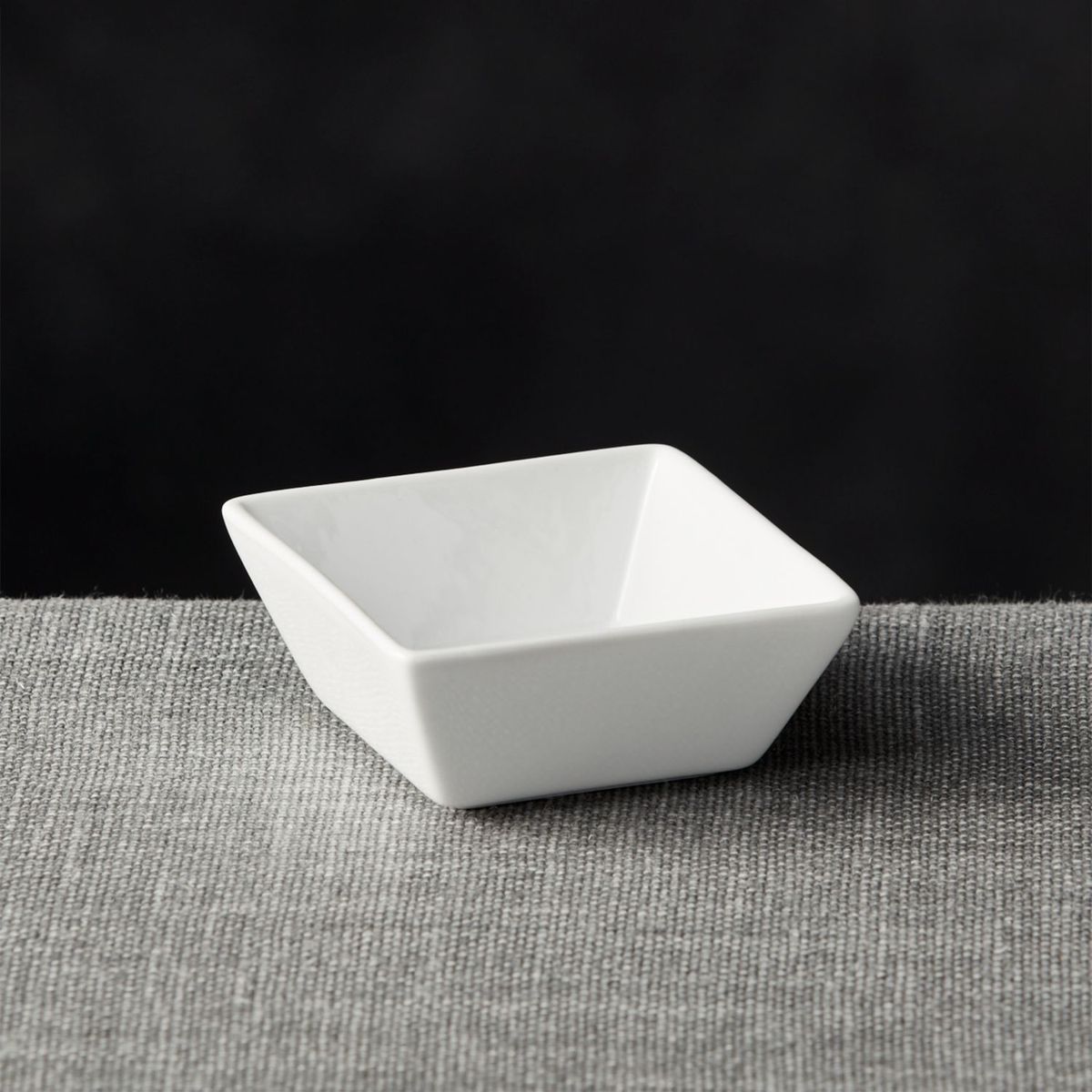 CRATE & BARREL - Plato Cuadrado Hondo para Salsas