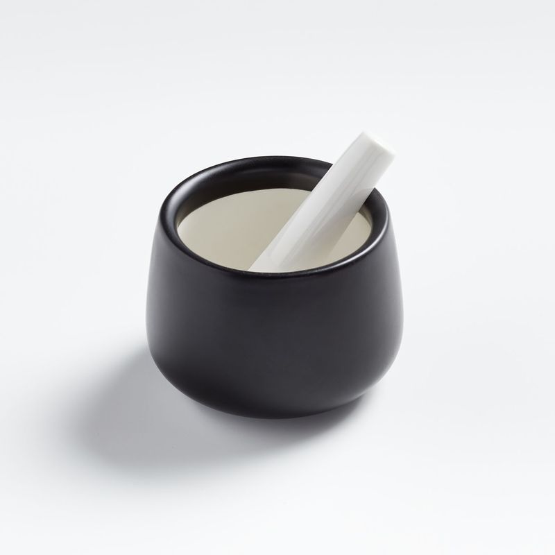 CRATE & BARREL - Mini Mortero de Porcelana 2 Piezas