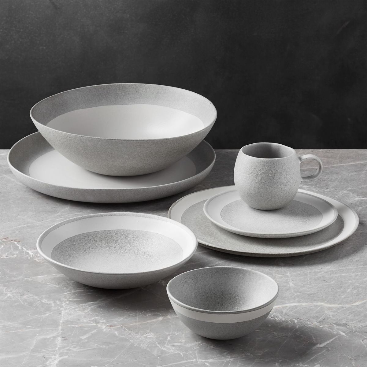 CRATE & BARREL - Plato para Ensalada Pedra Artisan