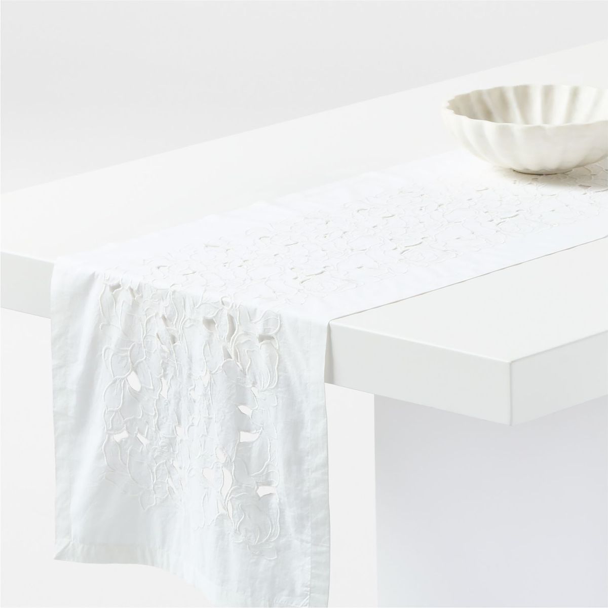 CRATE & BARREL - Camino De Mesa Lace 100% Algodón 305cm
