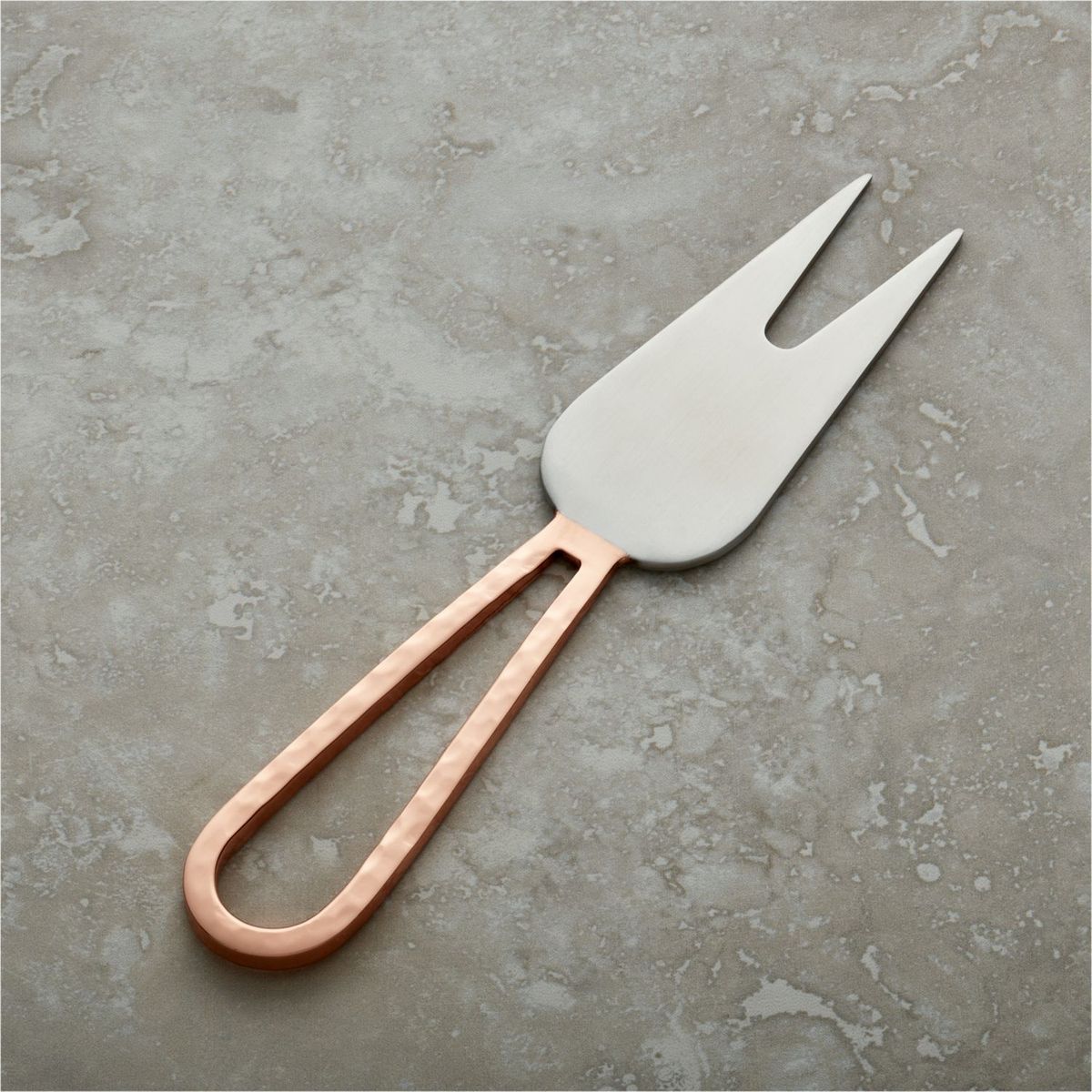 CRATE & BARREL - Cuchillo para Quesos Suaves de Cobre