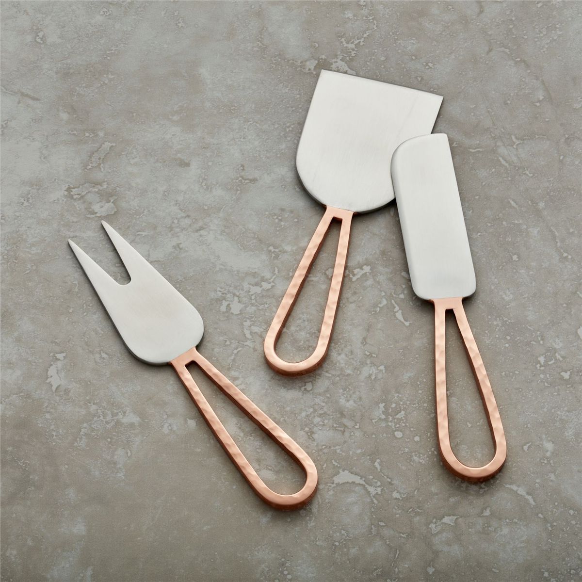 CRATE & BARREL - Cuchillo para Quesos Suaves de Cobre
