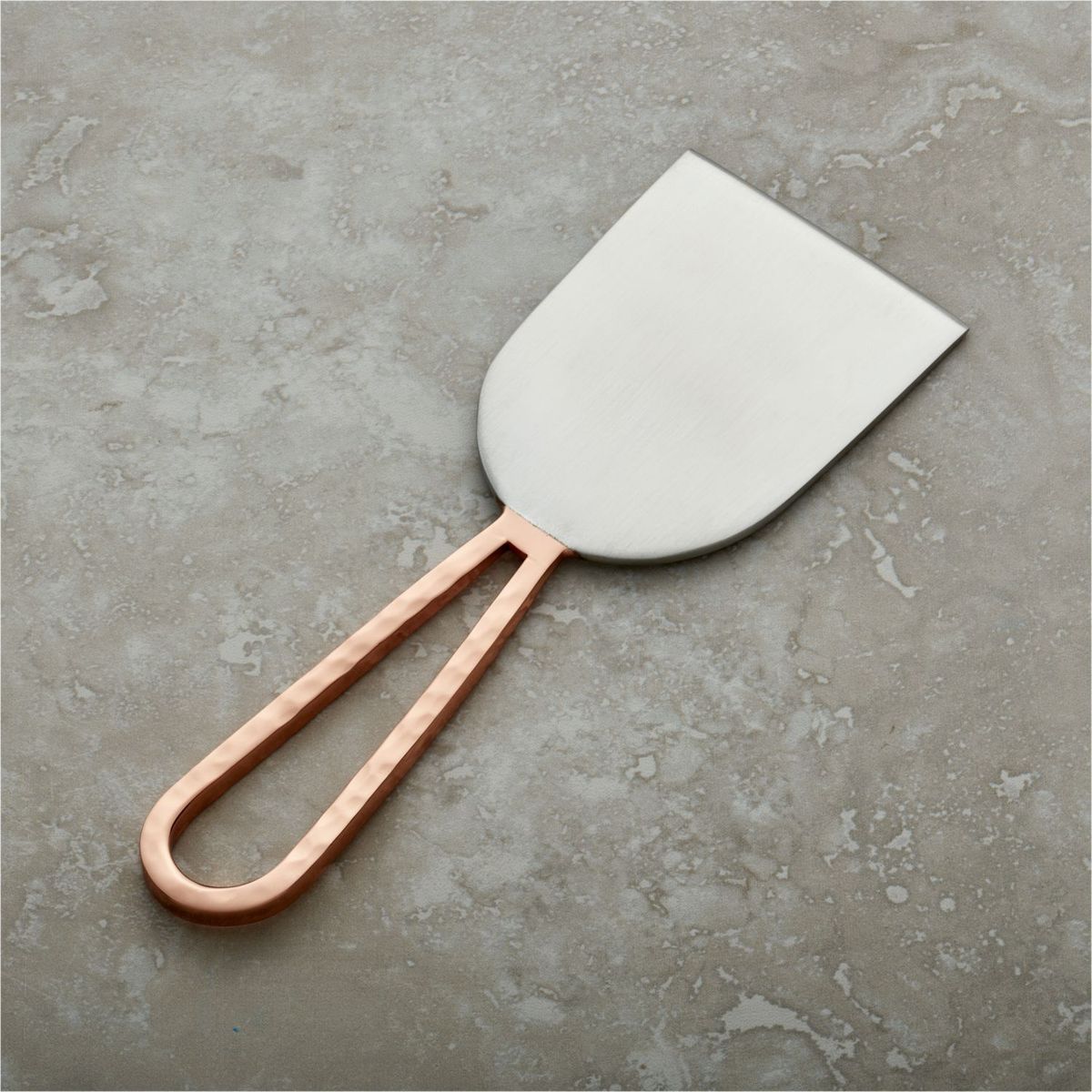 CRATE & BARREL - Cuchillo de Cuña para Quesos de Cobre
