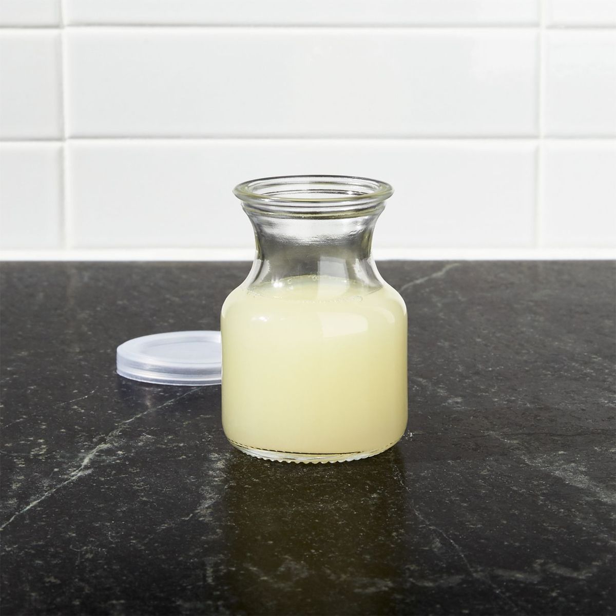 CRATE & BARREL - Mini Jarra/Botella de Vidrio