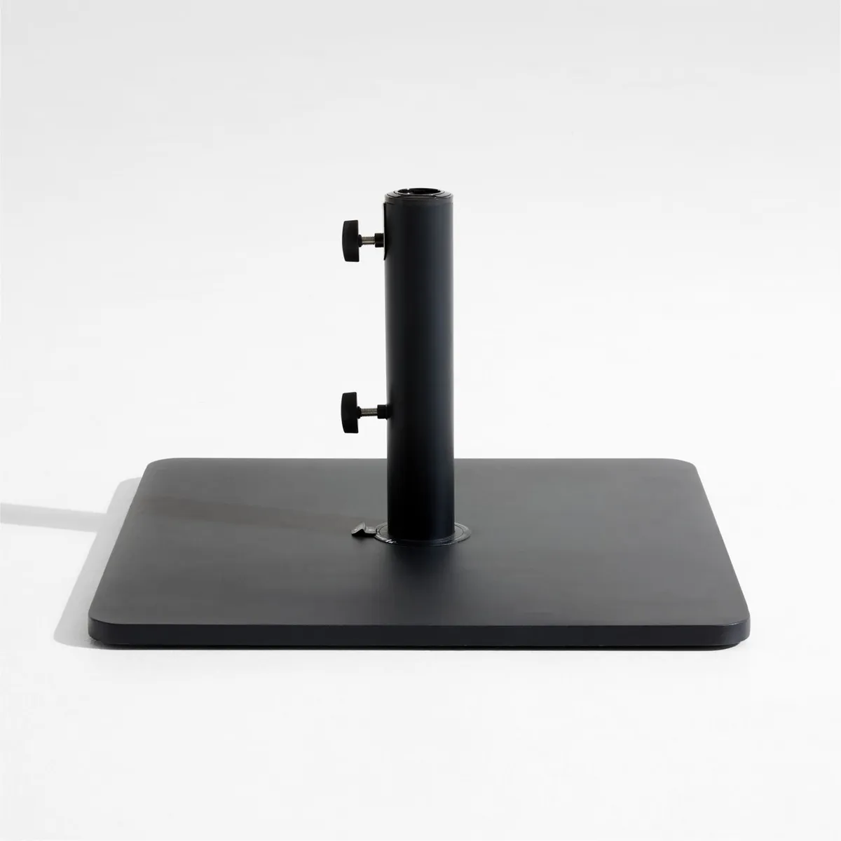 CRATE & BARREL - Base De Metal Para Sombrilla