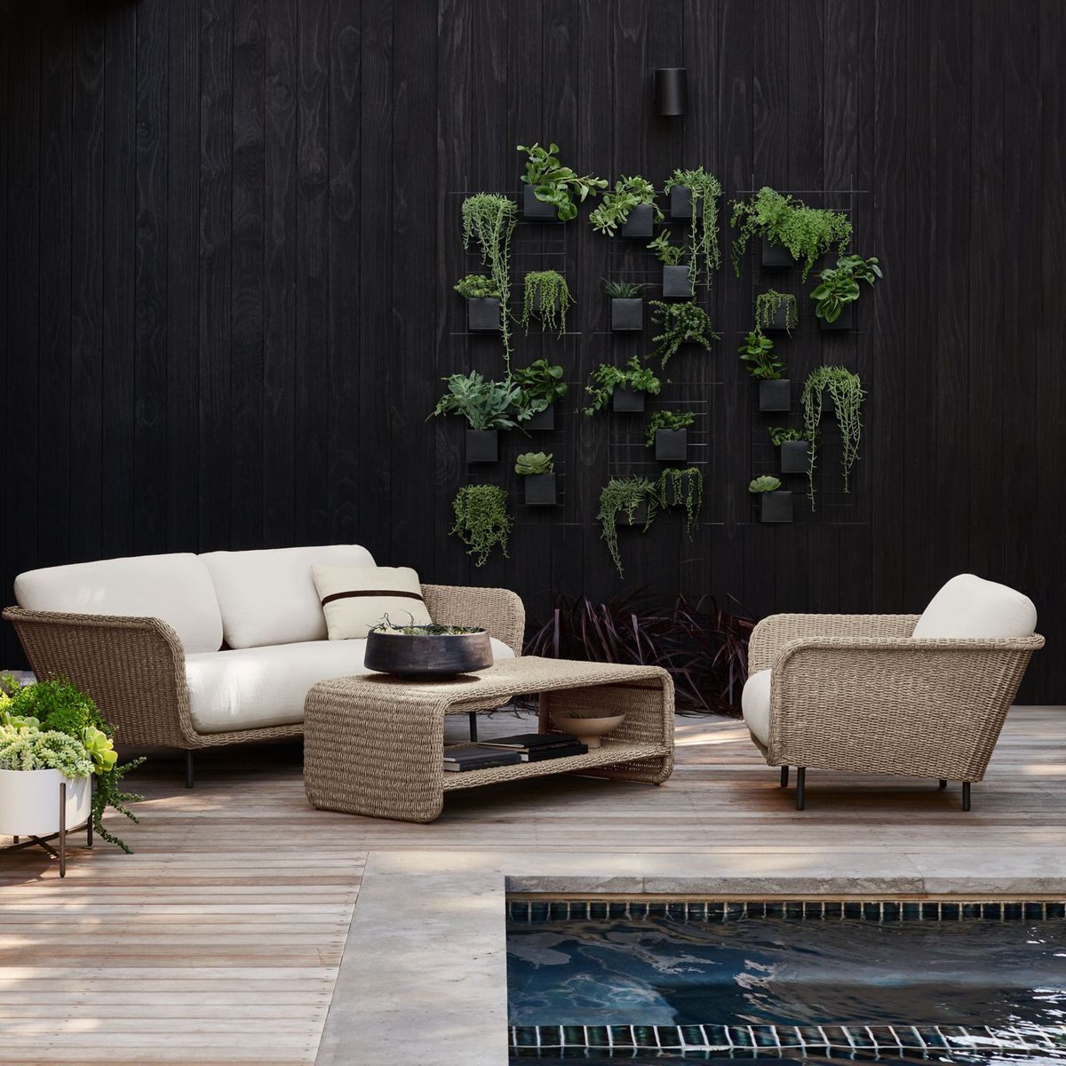 CRATE & BARREL - Mesa de Centro para Exteriores Grotta