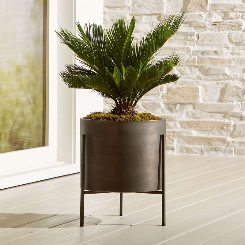 CRATE & BARREL - Maceta Dundee con Soporte 39x41cm