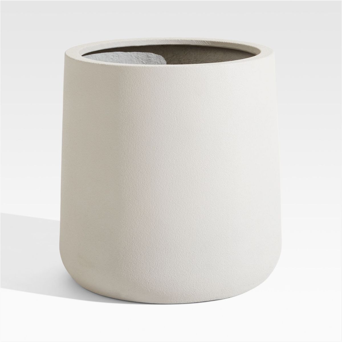 CRATE & BARREL - Maceta Saabira Taupe