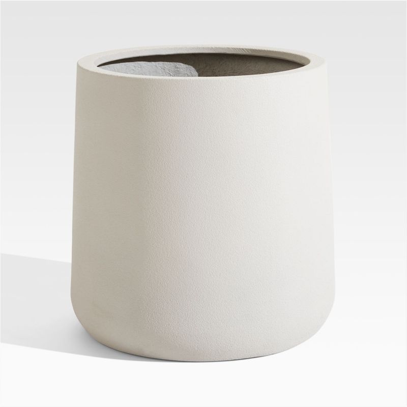 CRATE & BARREL - Maceta Saabira Taupe