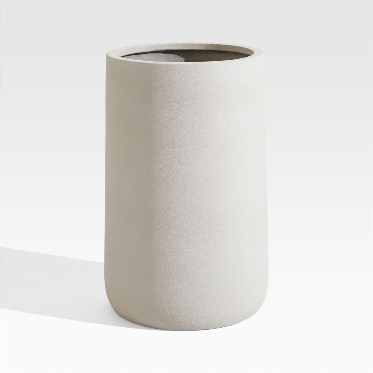 CRATE & BARREL - Maceta Saabira Taupe
