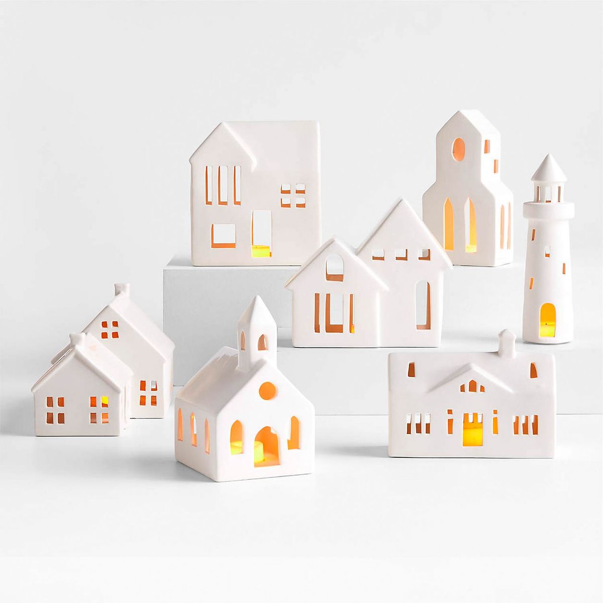 CRATE & BARREL - Casa Navideña de Dos NIveles de Cerámica Blanca