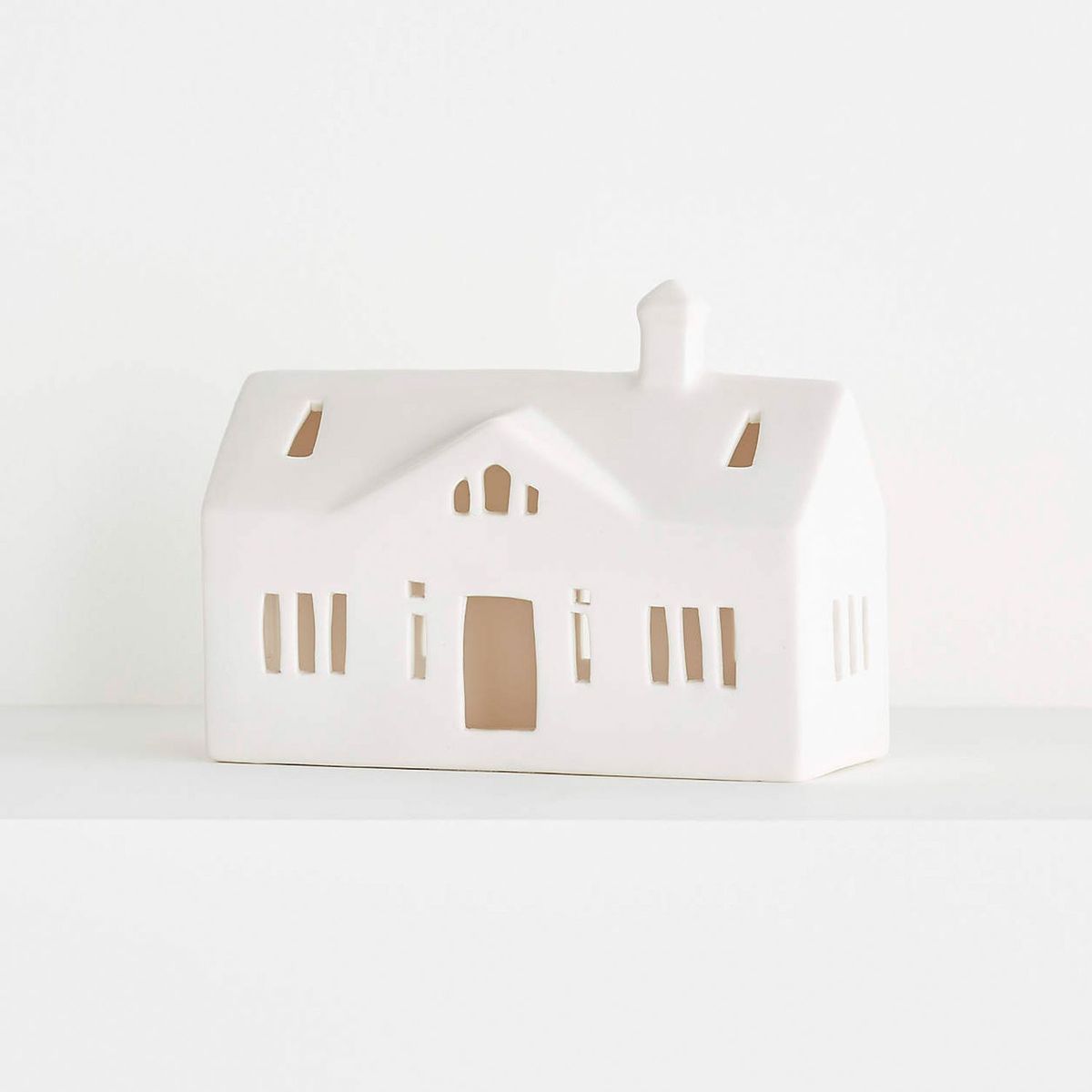 CRATE & BARREL - Casa de Rancho Navideña de Cerámica Blanca