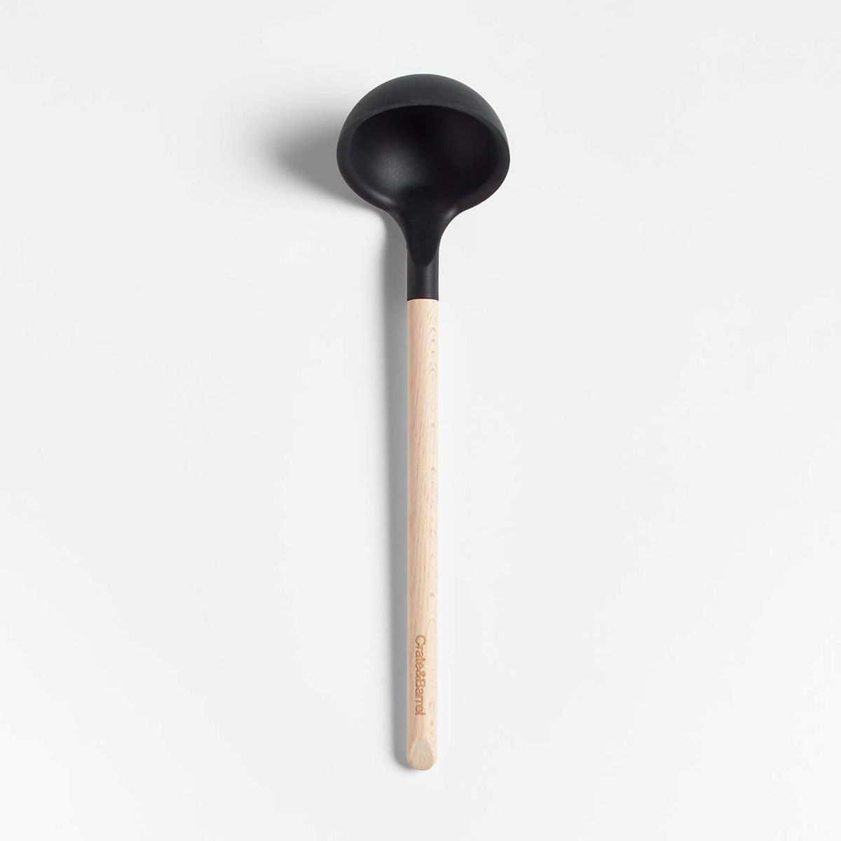CRATE & BARREL - Cucharón de Silicona con Mango de Madera