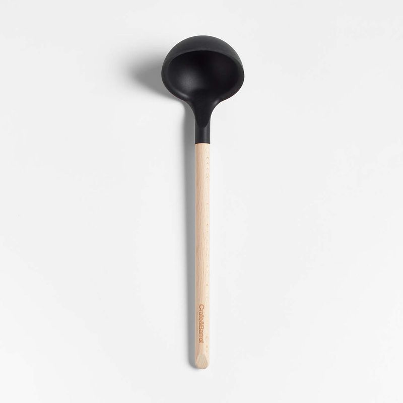 CRATE & BARREL - Cucharón de Silicona Negra con Mango de Madera