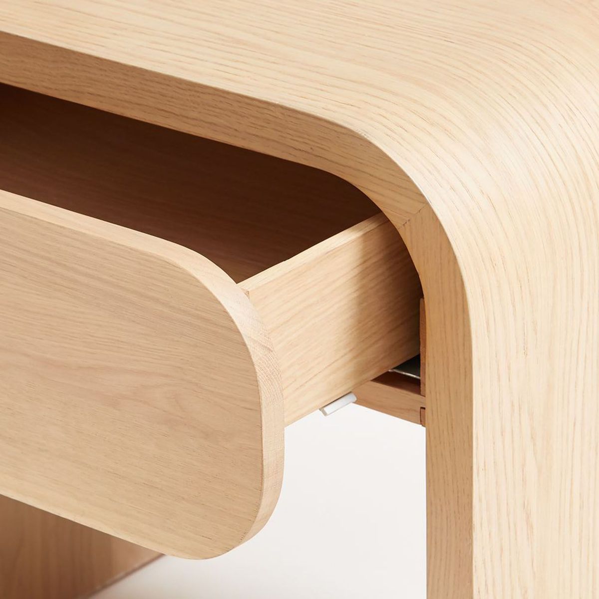 CRATE & BARREL - Mesa de Noche Cortez Natural de Madera de Roble 1 Cajón