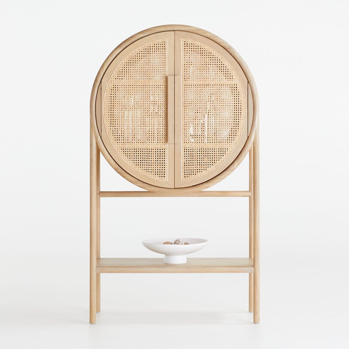 CRATE & BARREL - Mueble Bar de Mimbre West Natural